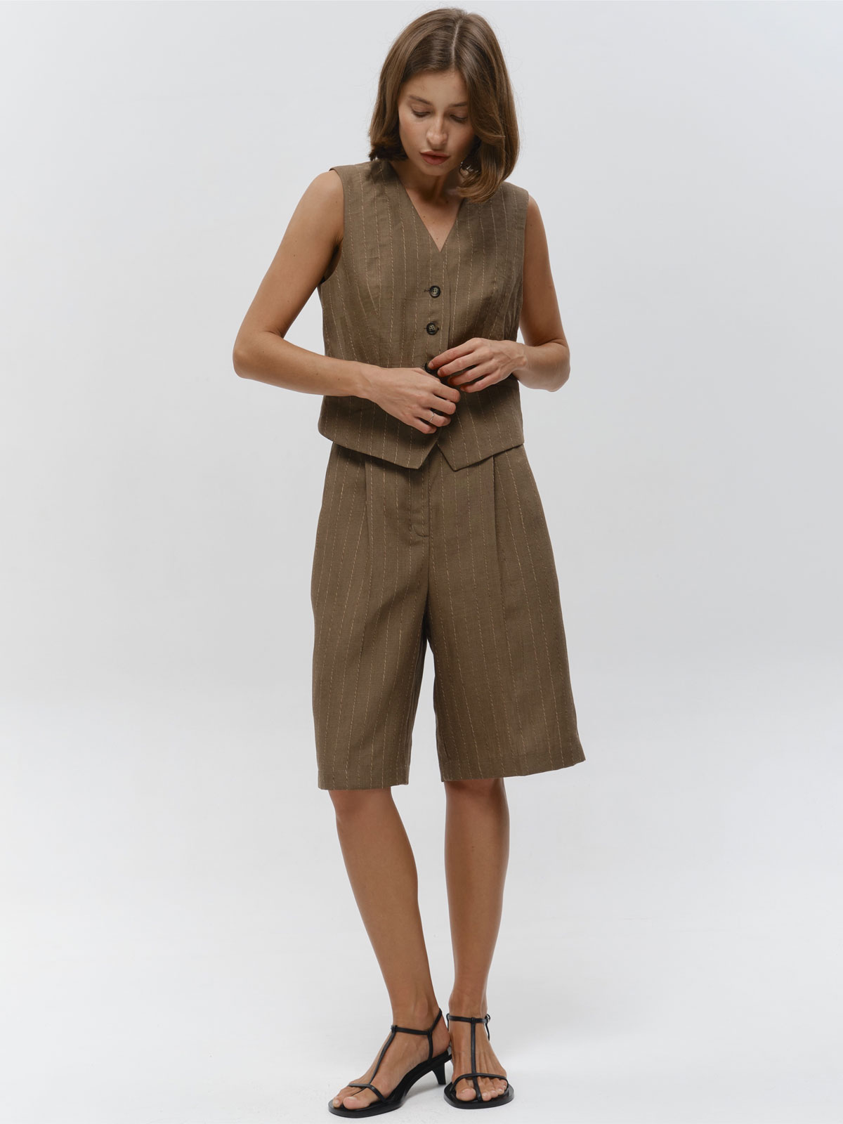 Бермуды изо льна (темно-зеленый)